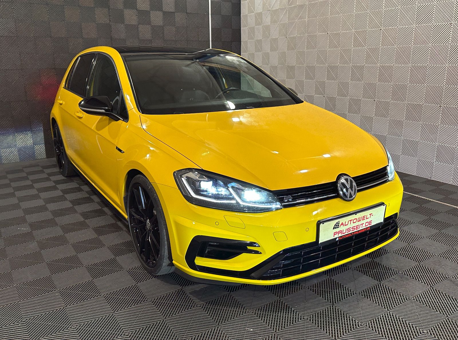 Gebrauchtwagen Volkswagen Golf Golf VII R Lim. 4M.*PERF. AGA*NAPPA-LED-ACC-MEMO in Horb am Neckar