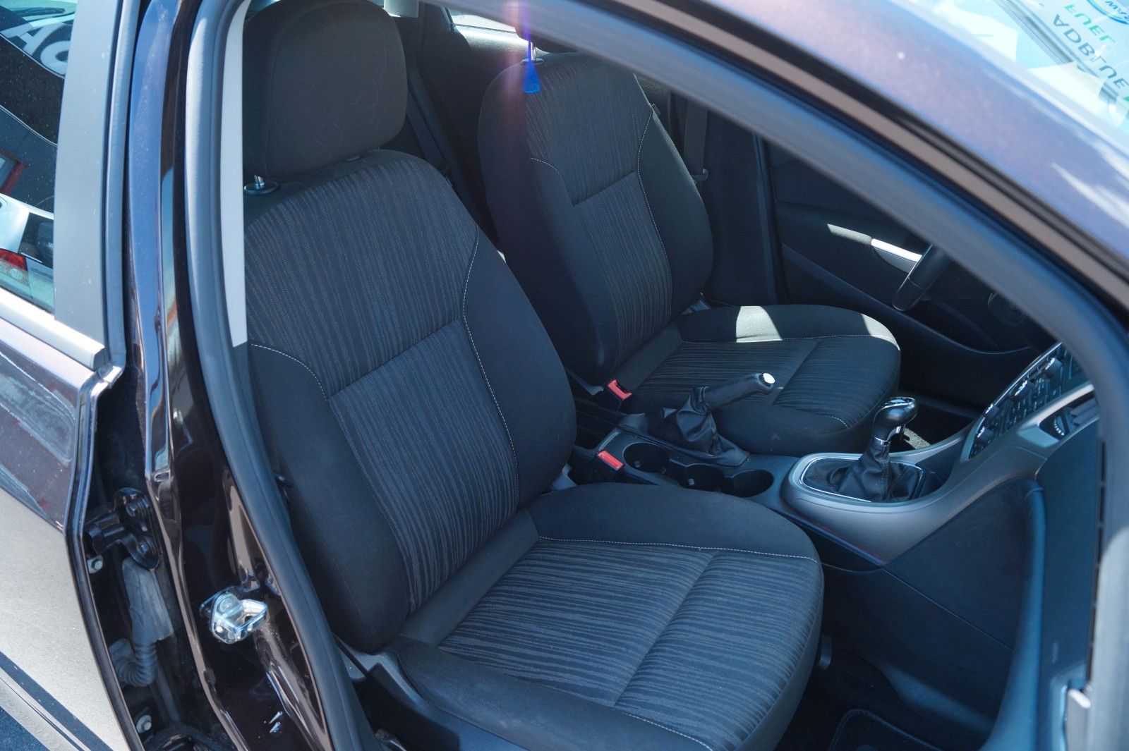 Fahrzeugabbildung Opel Astra J Sports Tourer Design Edition *1. Hand