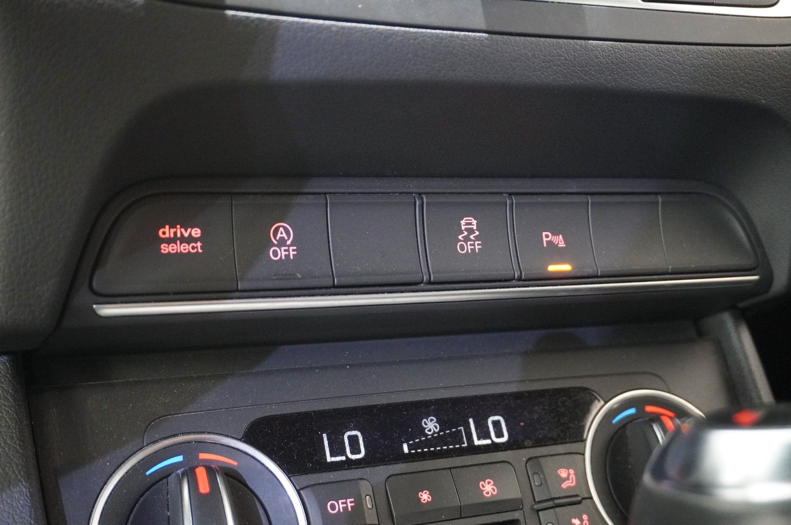 Fahrzeugabbildung Audi Q3 1.4 TFSI DESIGN S-TRONIC NAVI/SHZ/PDC/AHK