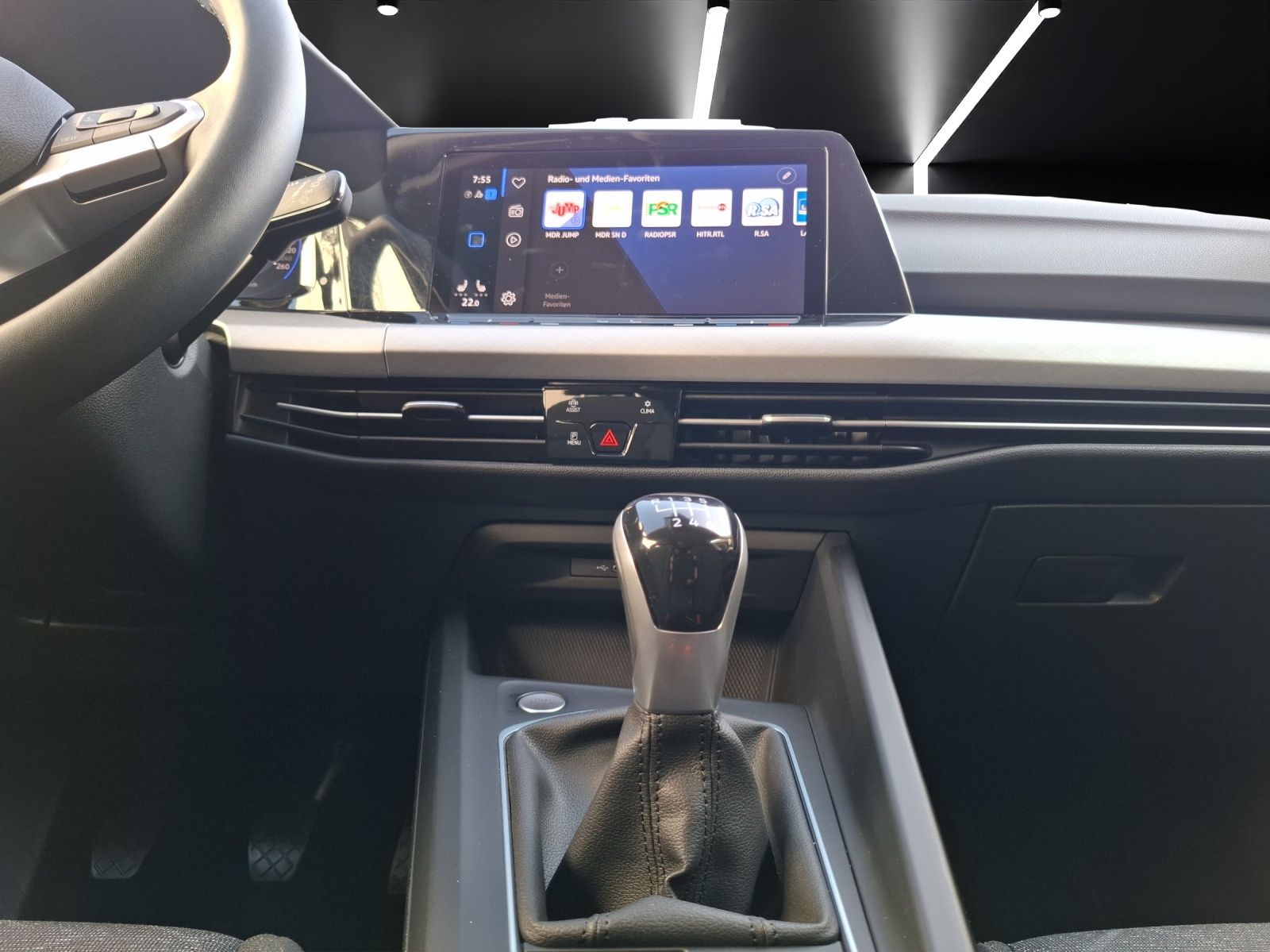 Fahrzeugabbildung Volkswagen Golf VIII TSI Kamera ACC Navi LED