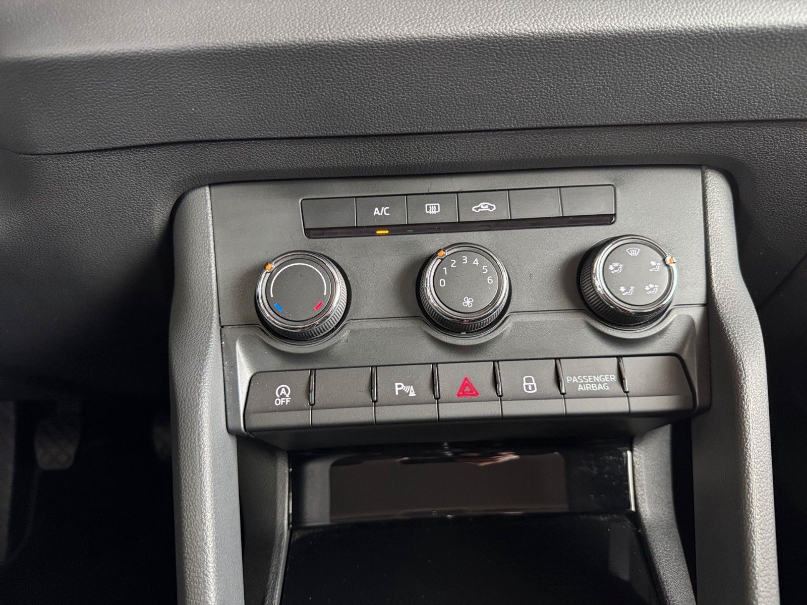 Fahrzeugabbildung SKODA Karoq Ambition 1.0 TSI