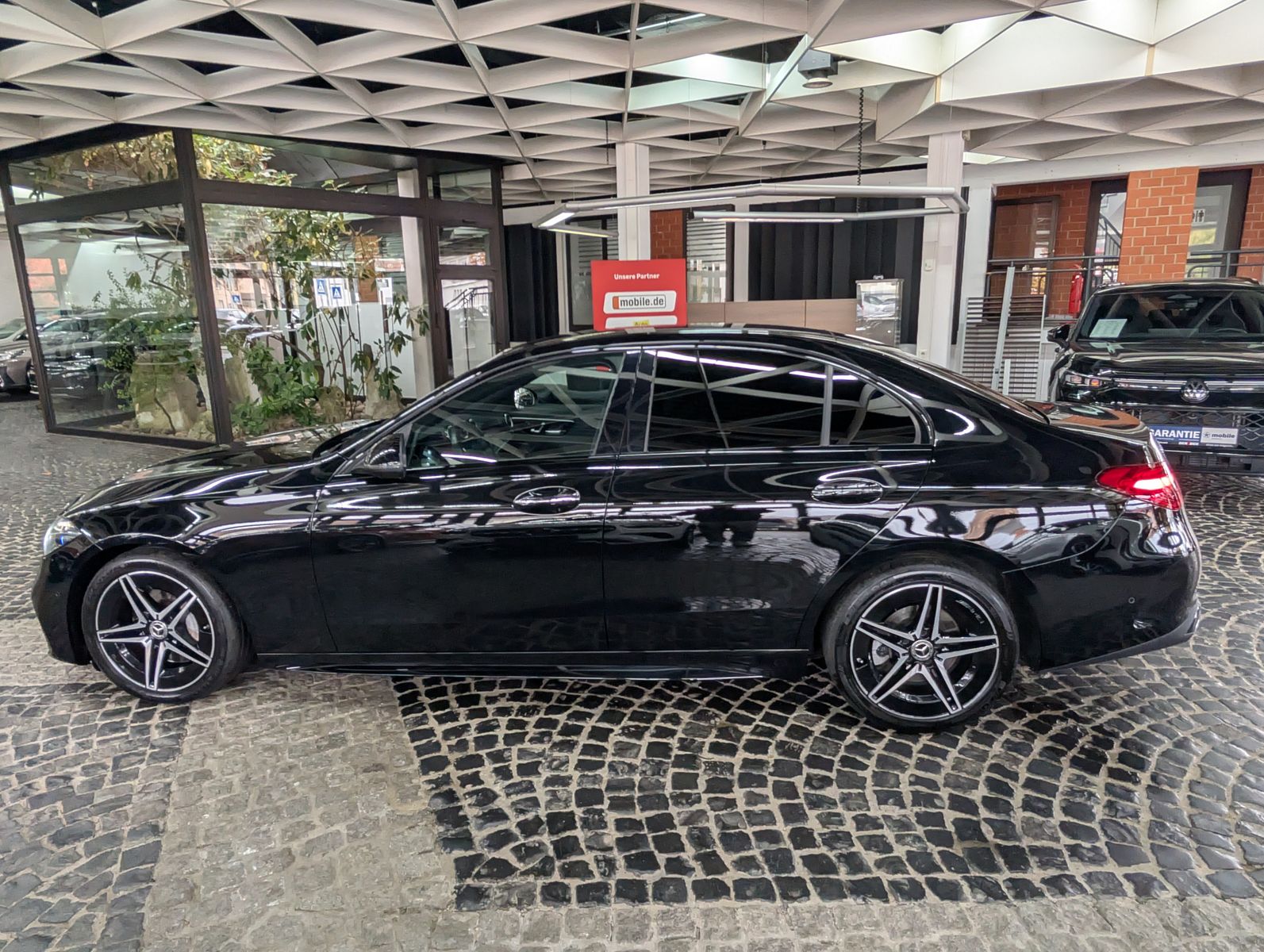 Fahrzeugabbildung Mercedes-Benz C 220 d AMG Night DIG. LIGHT MEMO IHC+ LEDER KAM