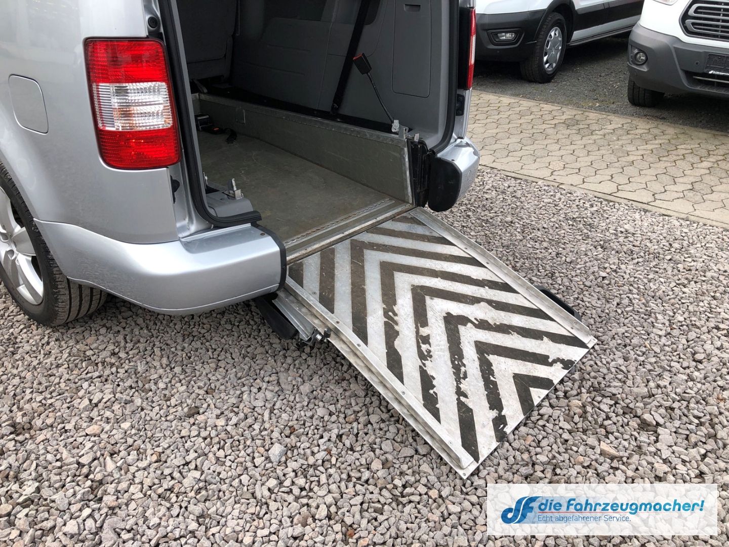 Fahrzeugabbildung Volkswagen Caddy Life Family 1.9 TDI *BEHINDERTENGERECHT