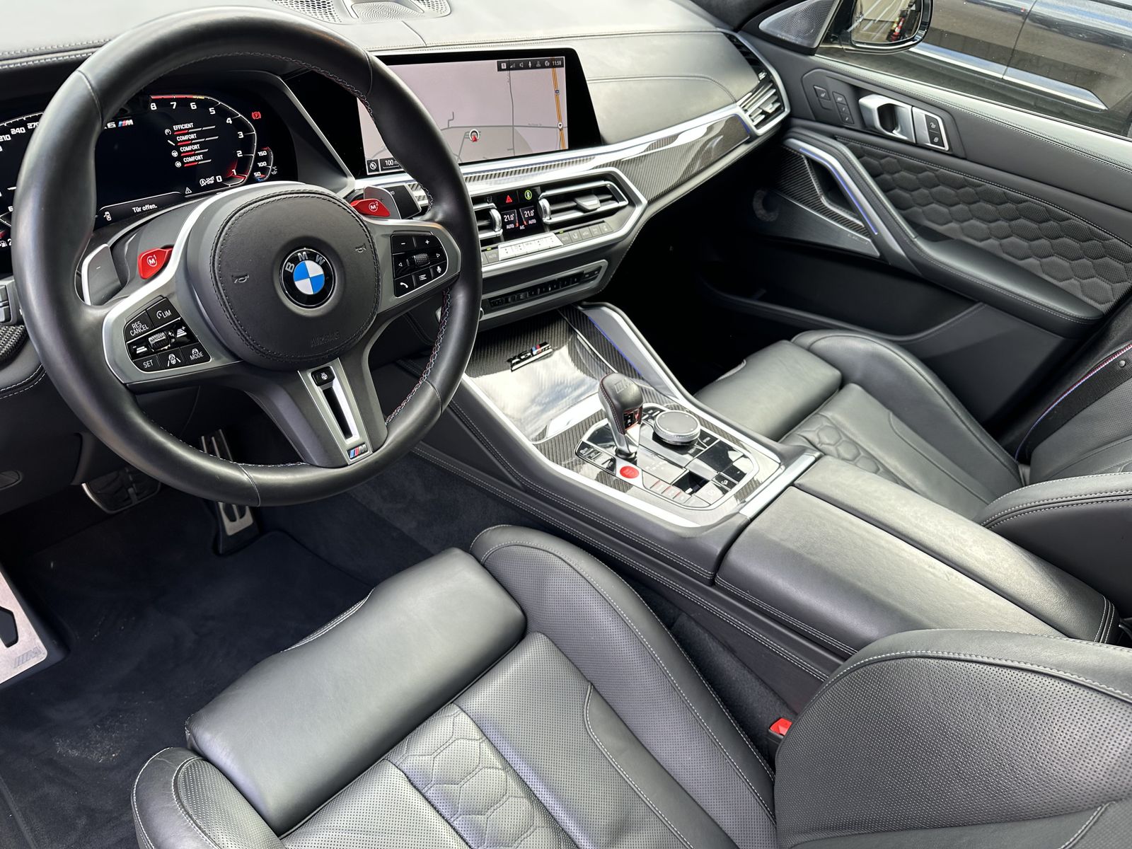 Fahrzeugabbildung BMW X6 M Competition NAV+LASER+AHK+PANO+360°+21/22ZO
