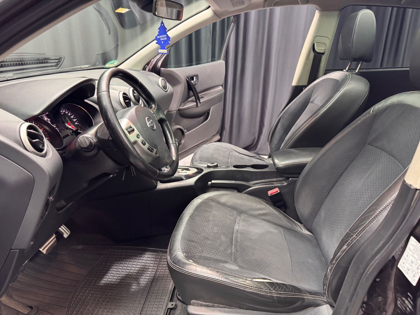Fahrzeugabbildung Nissan Qashqai 360 4X4|AUTOMATIK|PANO|360KAMERA|NAVI|