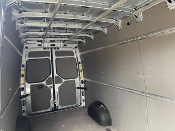 Volkswagen Crafter - 11