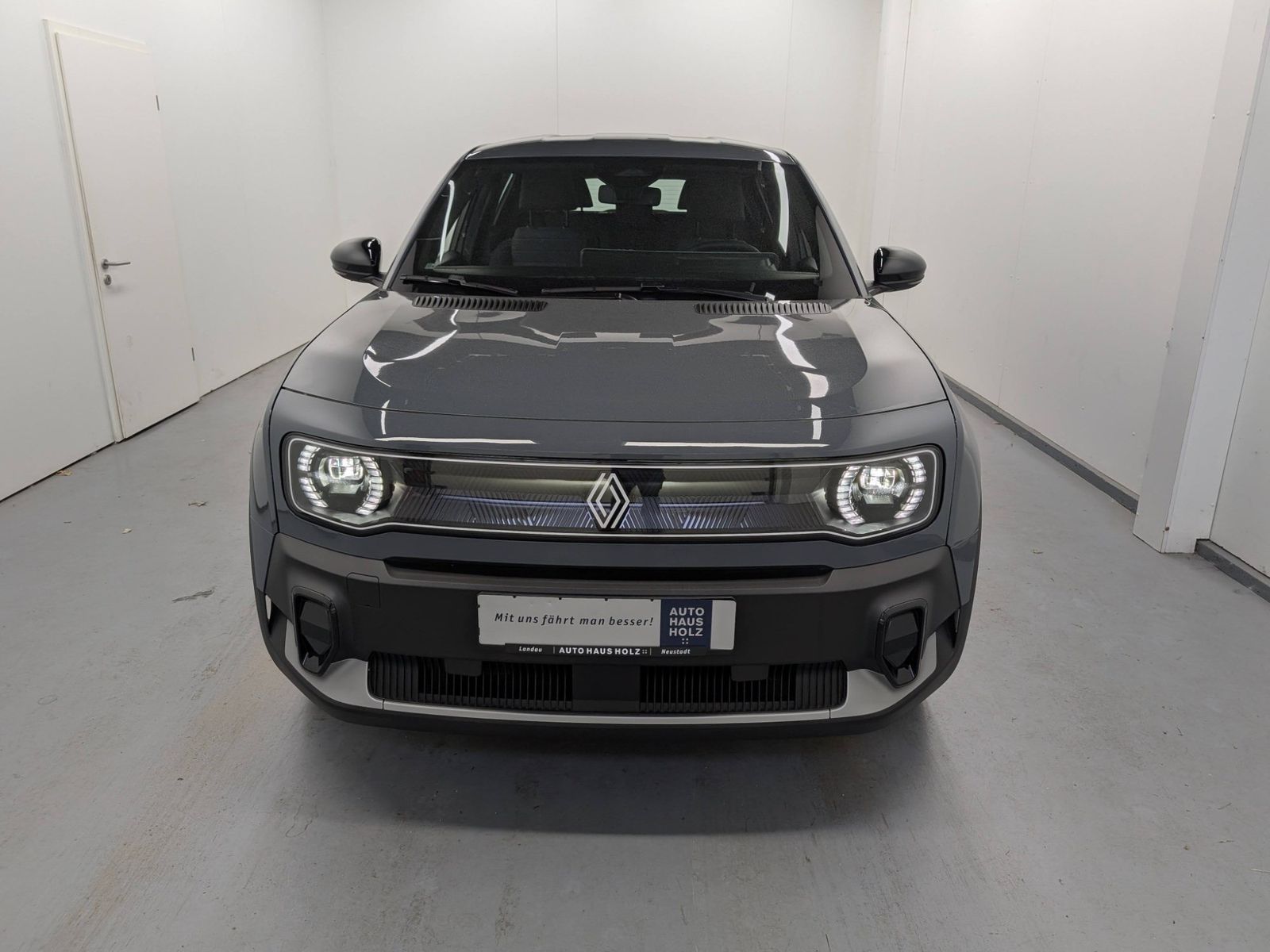 RENAULT R 4 E-Tech Evolution 150 Comfort Range – Bild 6