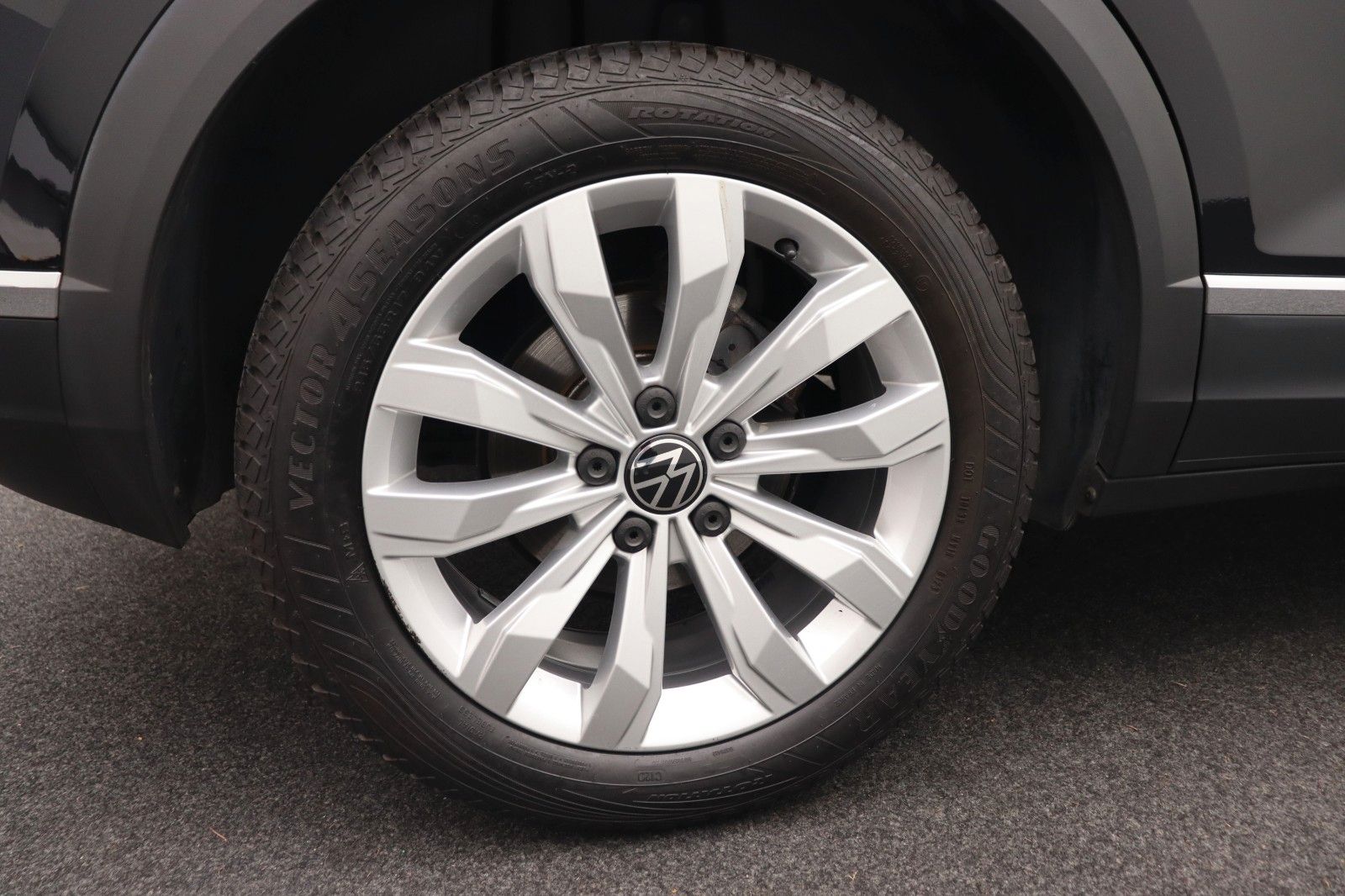 Fahrzeugabbildung Volkswagen T-Roc Sport  ACC Navi DSG LED