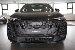 AUDI Q5 e-Hybrid quattro | Tech pro | Pano | Carbon AUDI Q5 e-Hybrid quattro | Tech pro | Pano | Carbon
