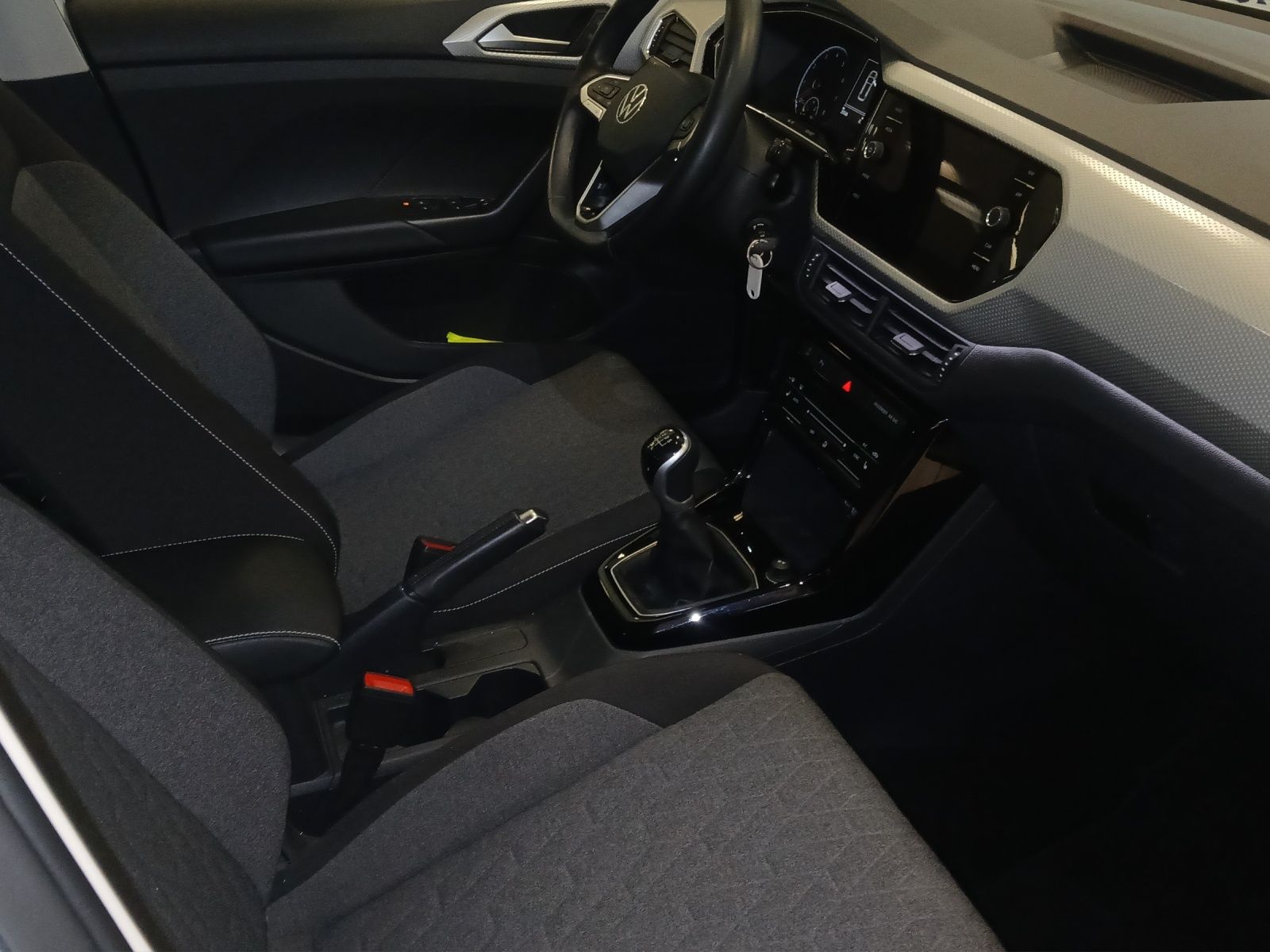 Fahrzeugabbildung Volkswagen T-Cross TSI Move RFK AHK App-Co. SHZ ACC Climatr