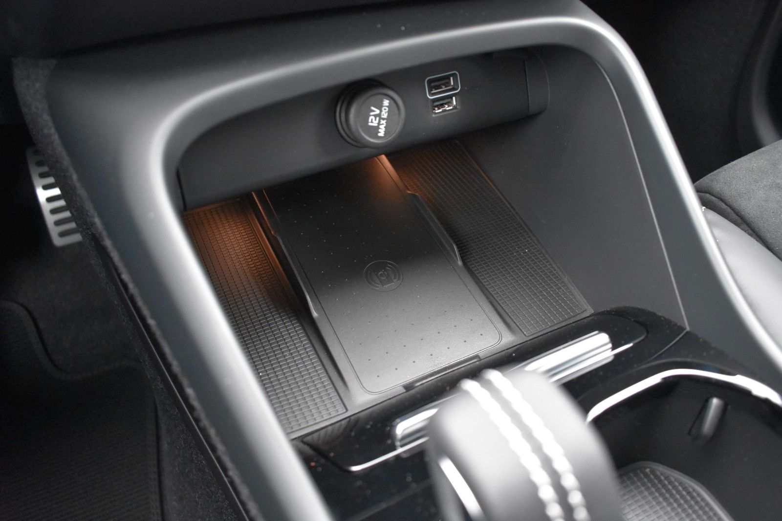 Fahrzeugabbildung Volvo XC40 B4 Autom. R-Design*H&K*RFK*ACC*AHK