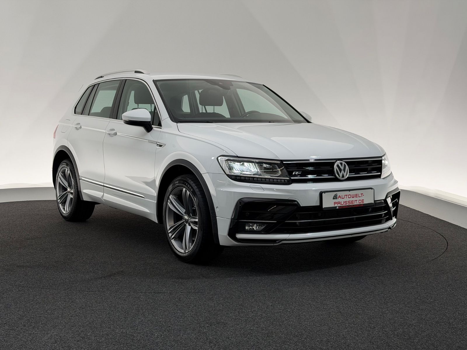 Gebrauchtwagen Volkswagen Tiguan Tiguan 2.0 TSI 4Mo.*HIGHLINE*R LINE-LED-RFK-ACC in Fulda
