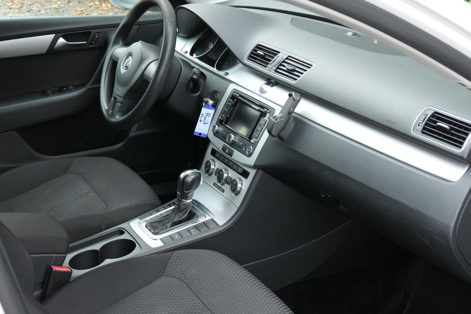 Volkswagen Passat 2012 — photo 16