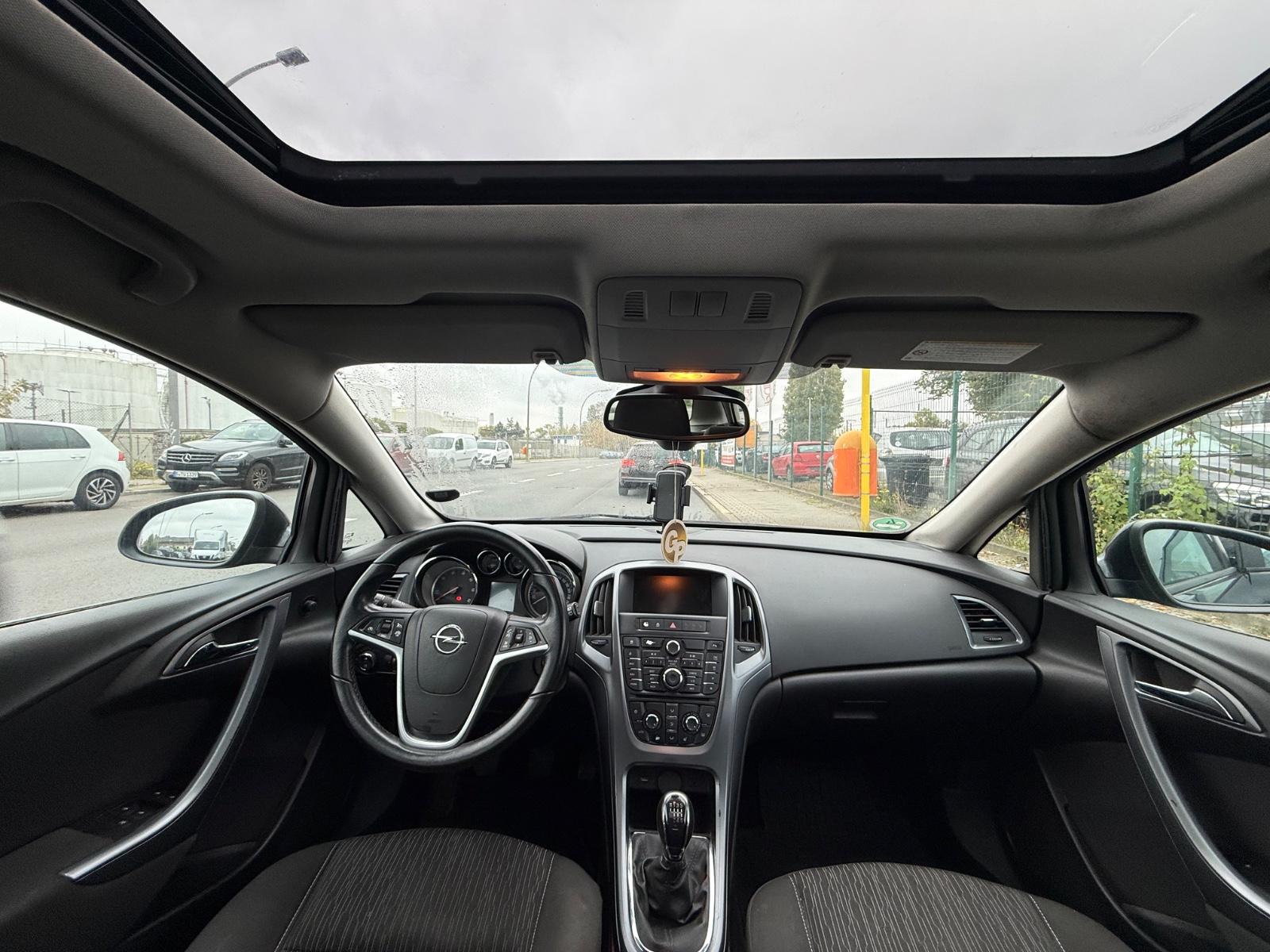 Opel Astra 2014 — фото 19