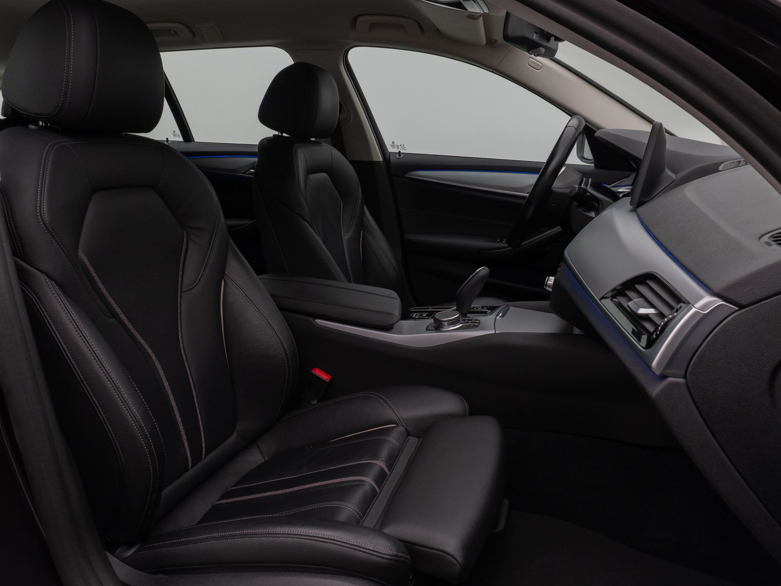 Fahrzeugabbildung BMW 520d Kamera DAB CockPitPro Alarm Sport Leder LED