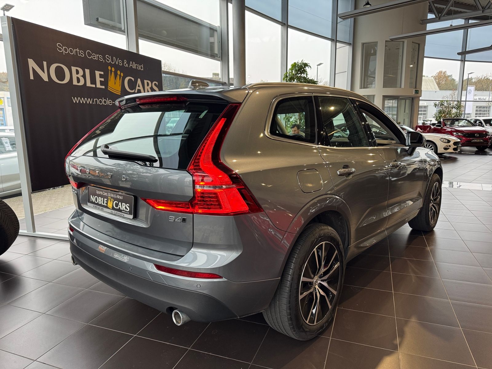 Fahrzeugabbildung Volvo XC60 Momentum Pro AWD H/K STNDHZ LED NAV SHZ 19"