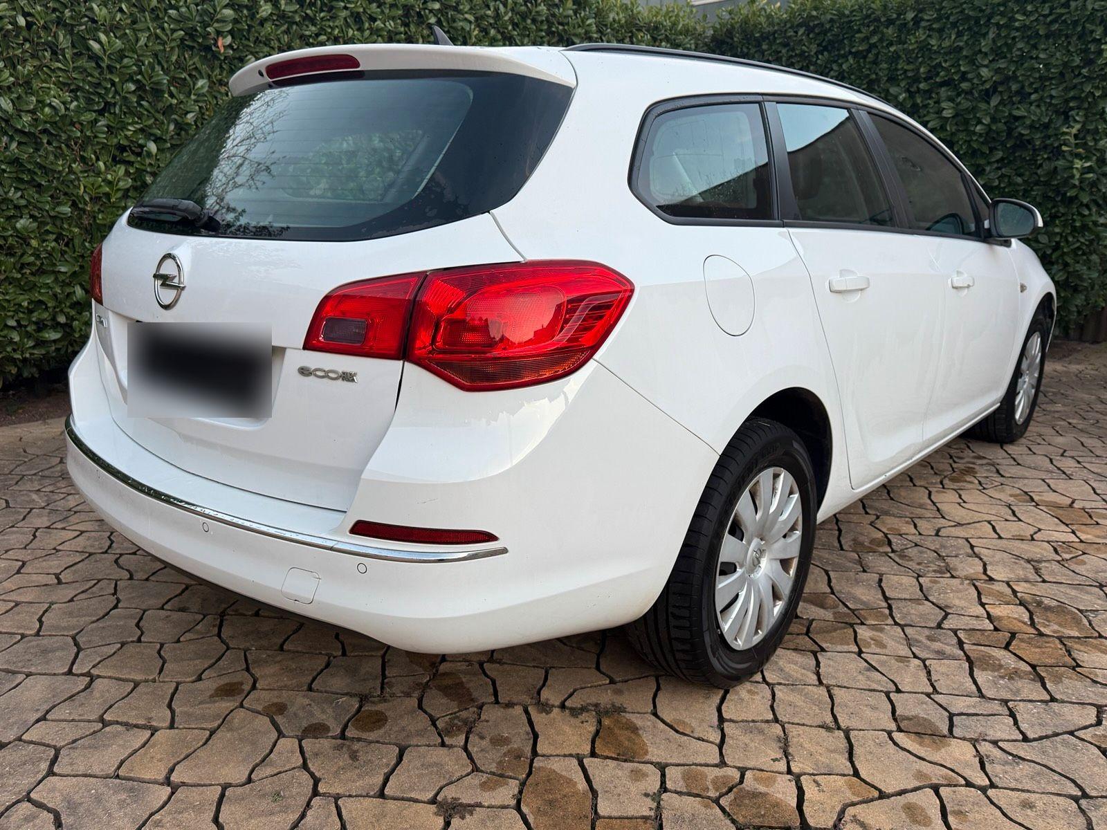 Opel Astra 2015 — фото 7