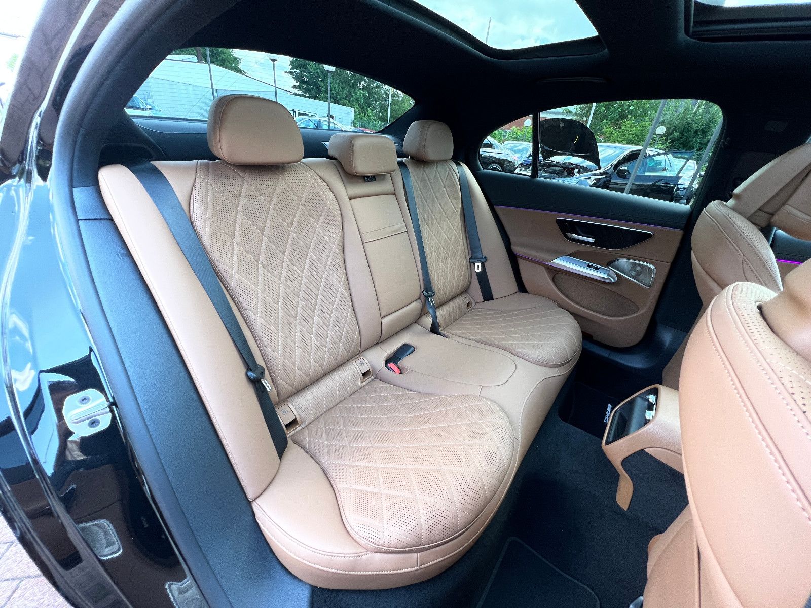 Fahrzeugabbildung Mercedes-Benz E 200 AMG LINE PREMIUM PANO SUPERSCREEN NAPPA