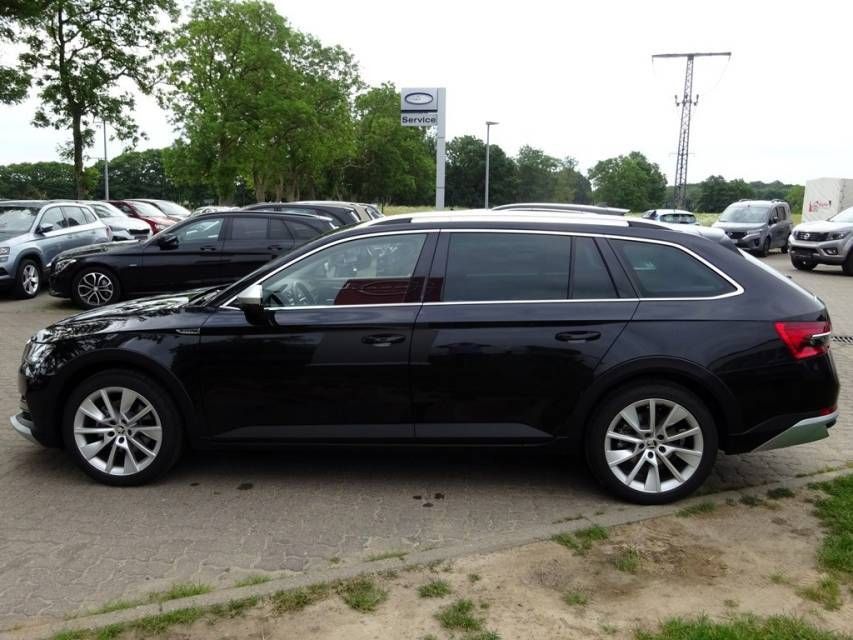 Fahrzeugabbildung SKODA Superb Combi 2,0 TDI 4*4 DSG Scout AHK