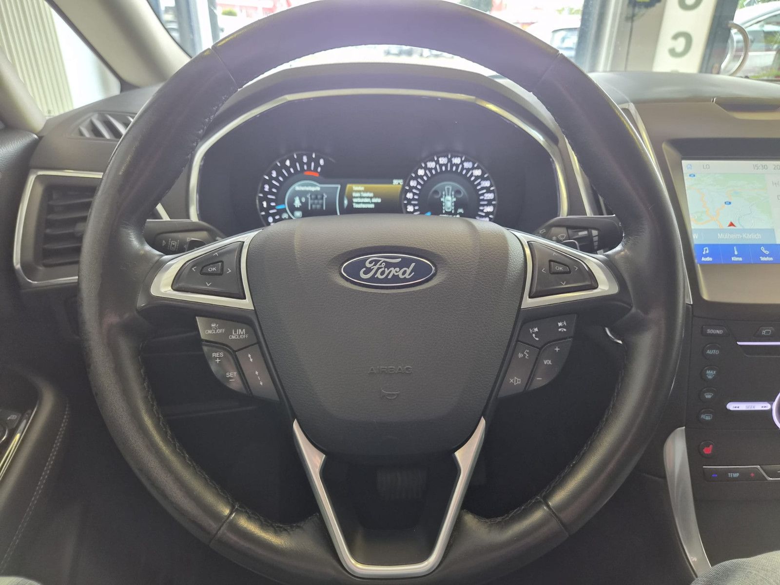 Fahrzeugabbildung Ford S-Max Titanium / 7 SITZE / SCHECKHEFT