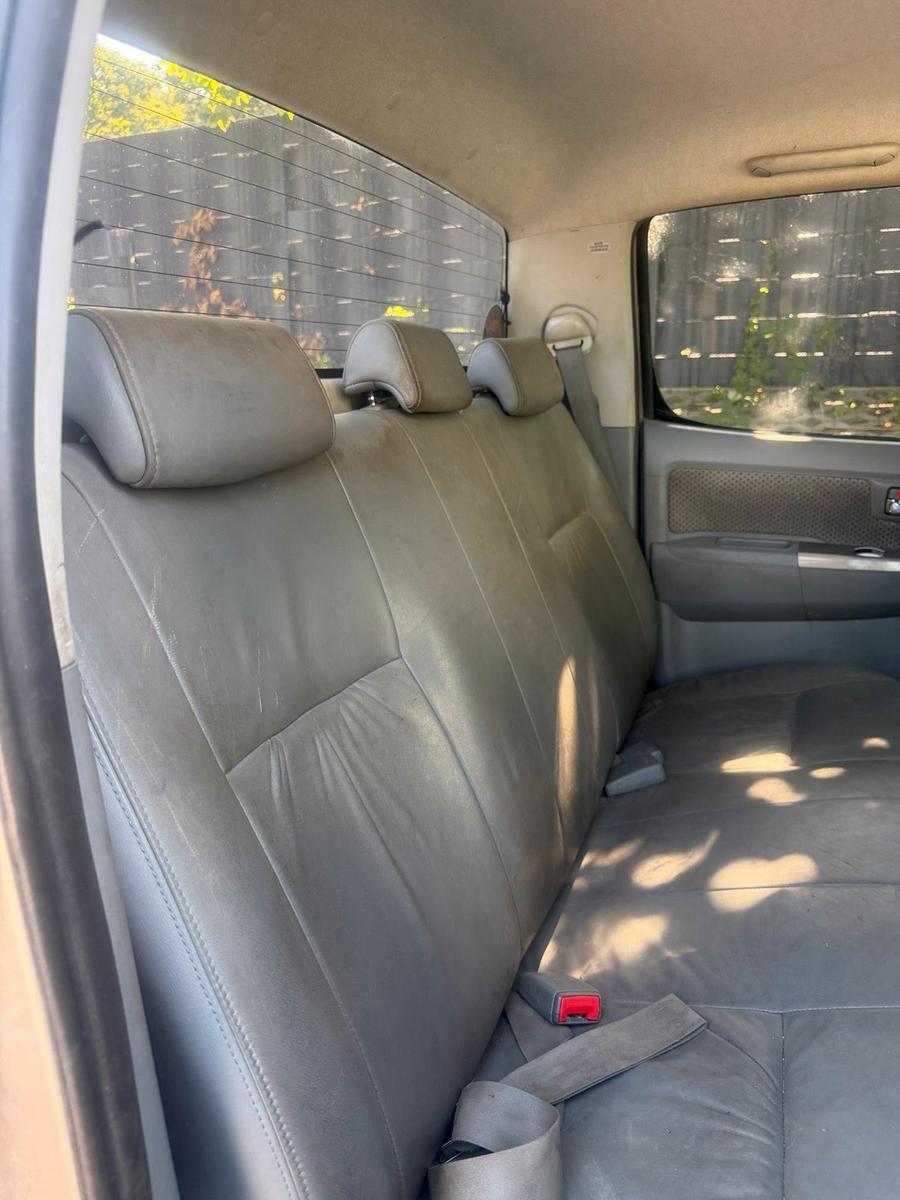 Toyota Hilux 2011 — photo 15