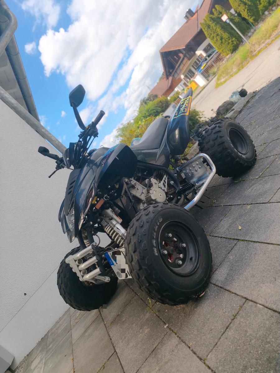 Dinli  2015 — rear view