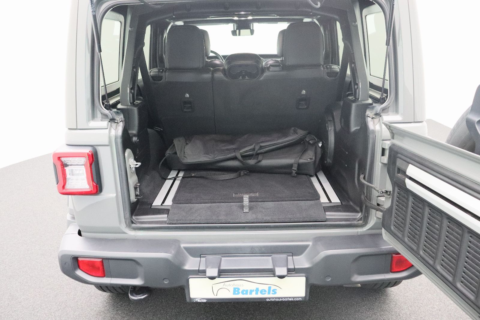 Fahrzeugabbildung Jeep Wrangler 2.0 T-GDI Unlimited Sahara Overland