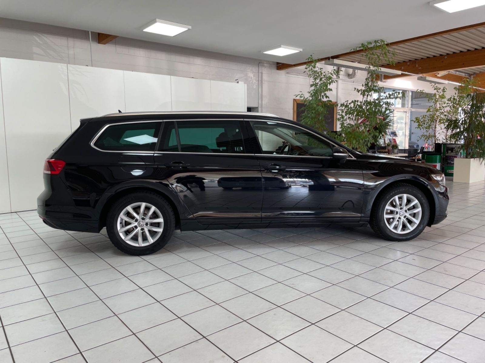 Fahrzeugabbildung Volkswagen Passat Variant Business