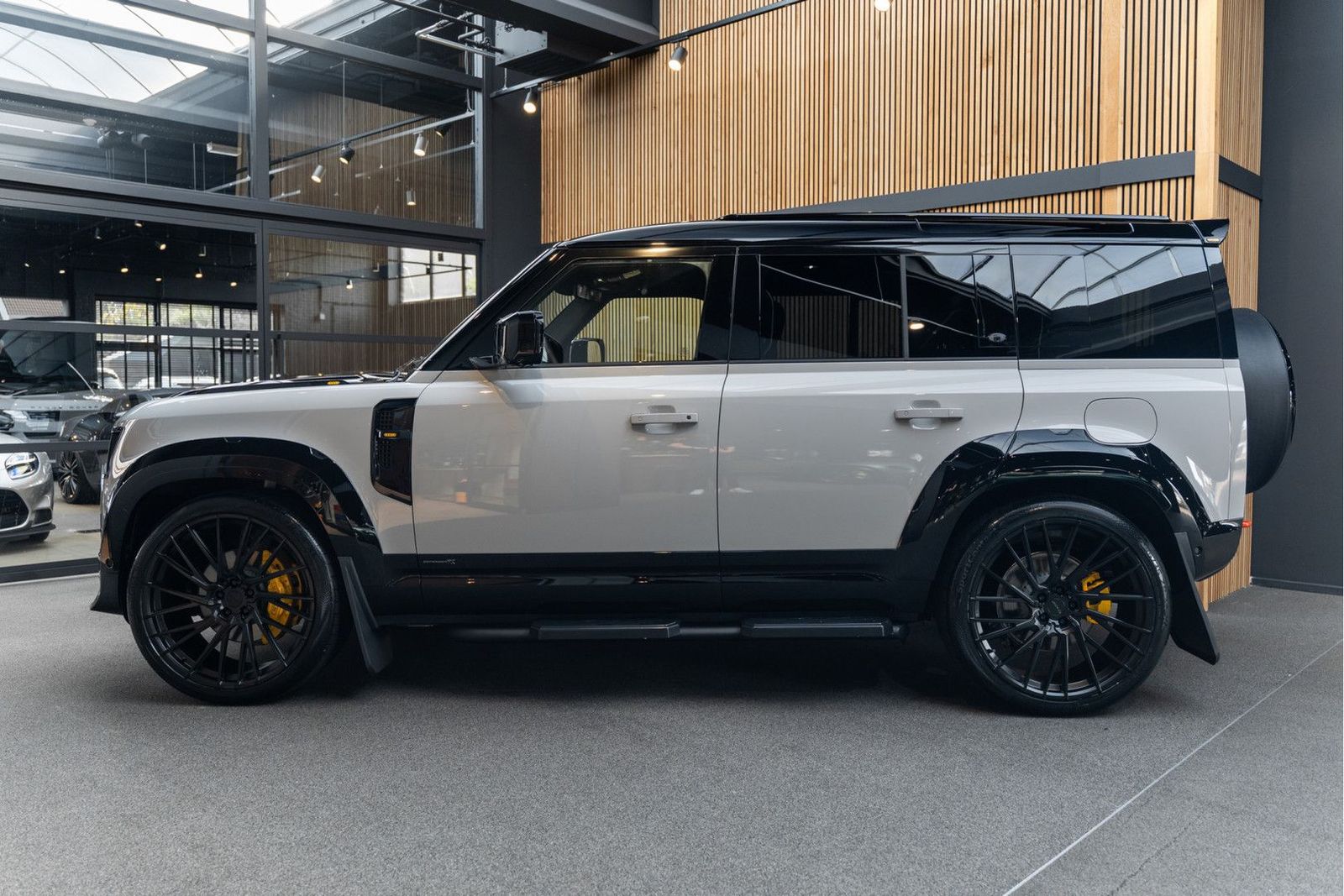 Land Rover Defender 110 P300e X Urban Automotive Yellow Acc imagem 3