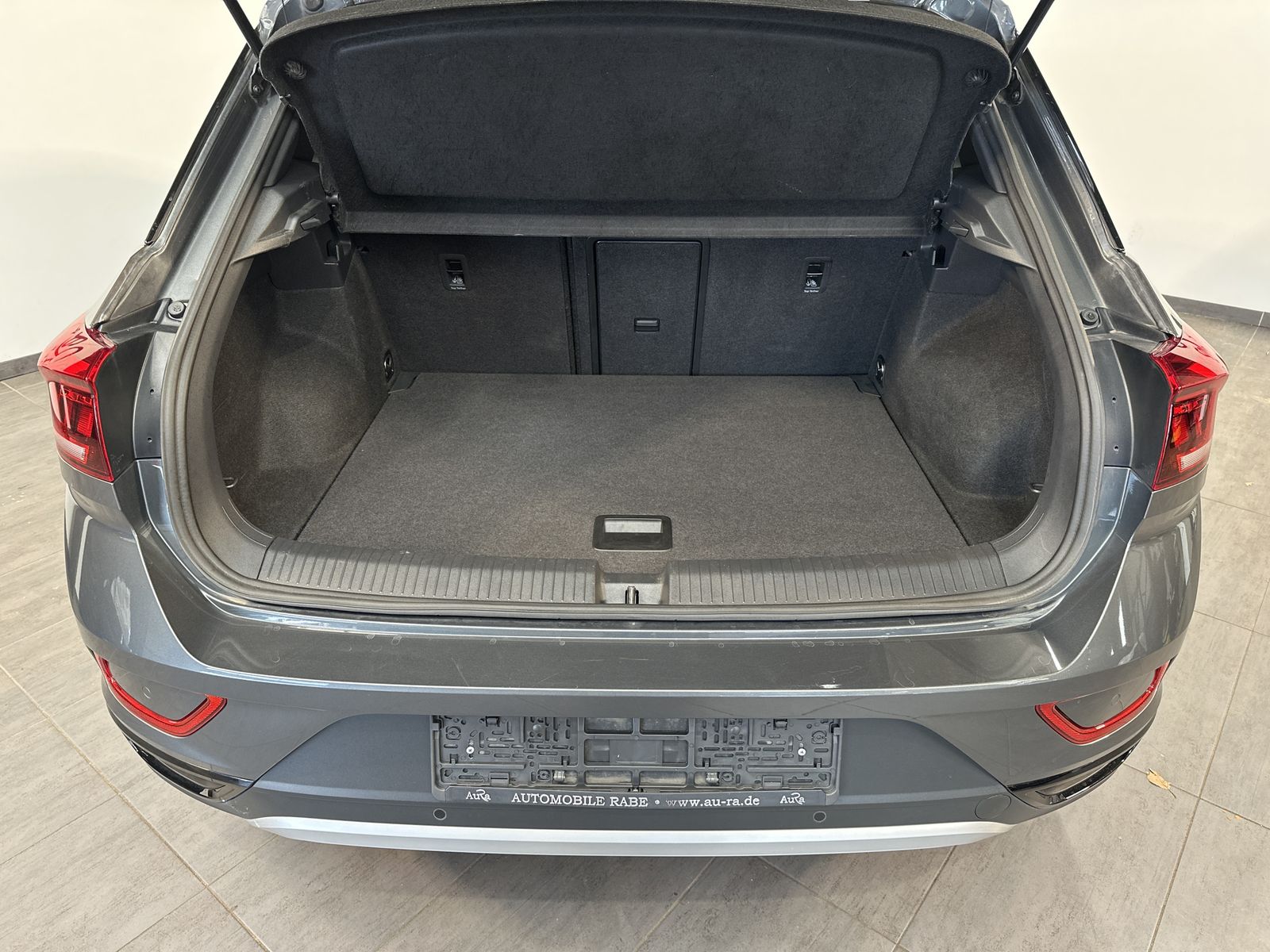 Fahrzeugabbildung Volkswagen T-Roc 1.5 TSI DSG Style Black NAV+IQ-LIGHT+18ZO