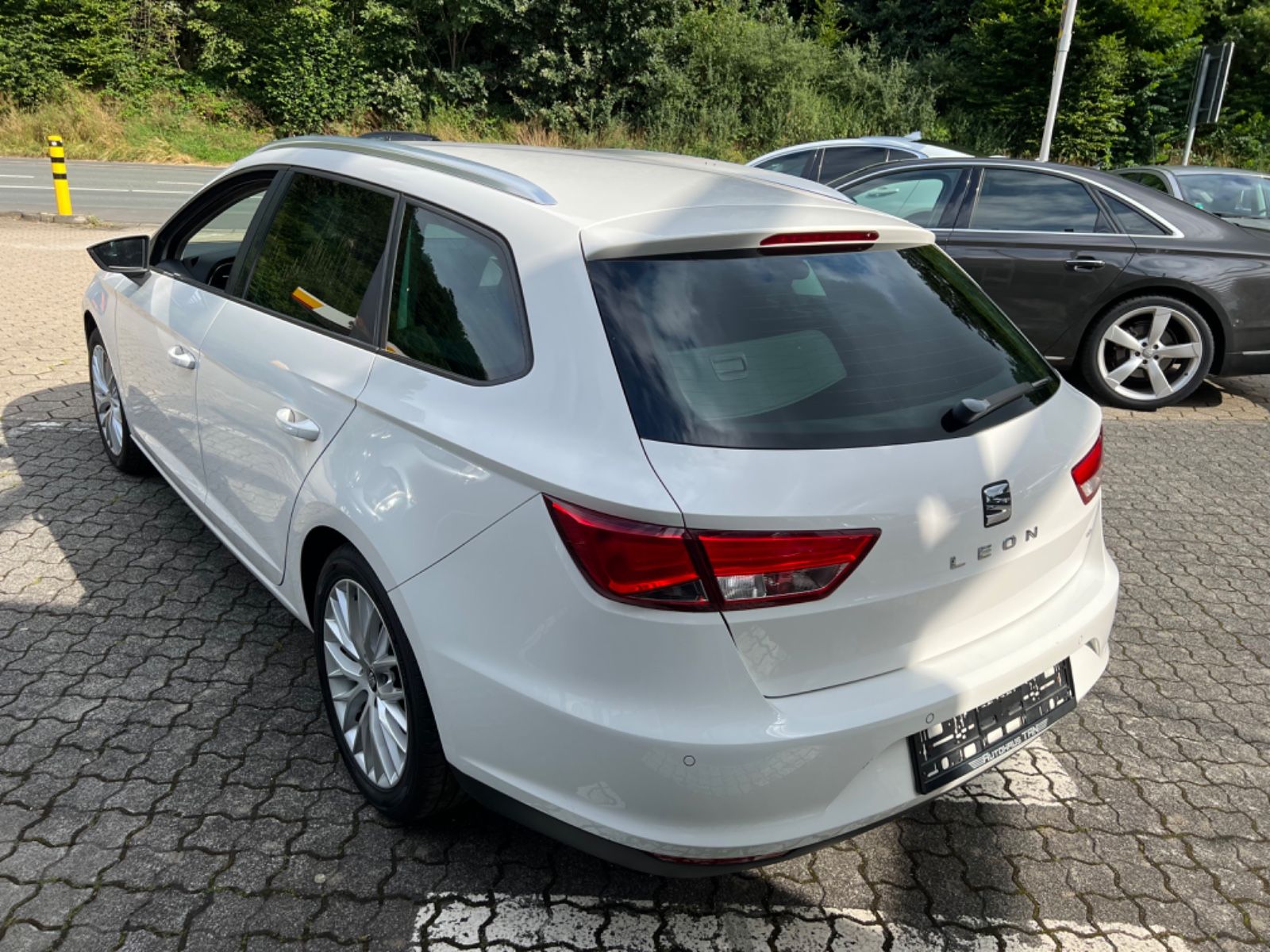 Fahrzeugabbildung SEAT Leon ST Style *SITZHEIZUNG* ROLLO *1.HAND*