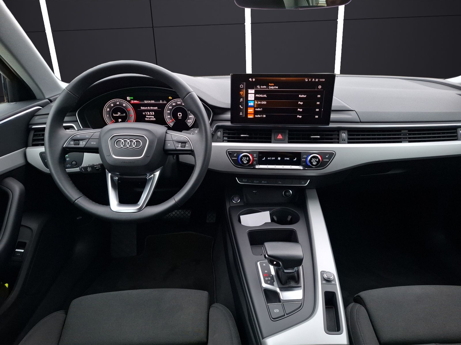 Fahrzeugabbildung Audi A4 Avant 40 TFSI S-tronic S-line LED AVC Navi