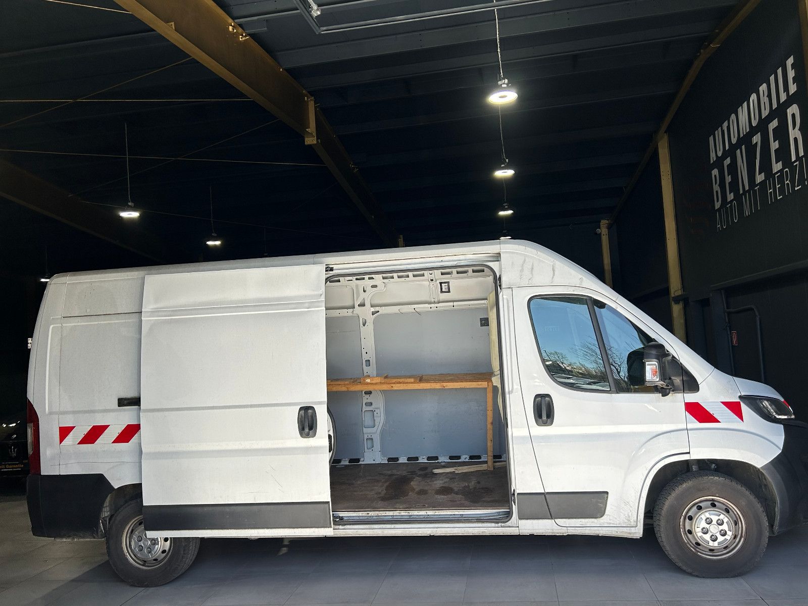 Fahrzeugabbildung Fiat Ducato Grossr.-Kasten 35 140 L4H2 RS: 4035 mm/3-