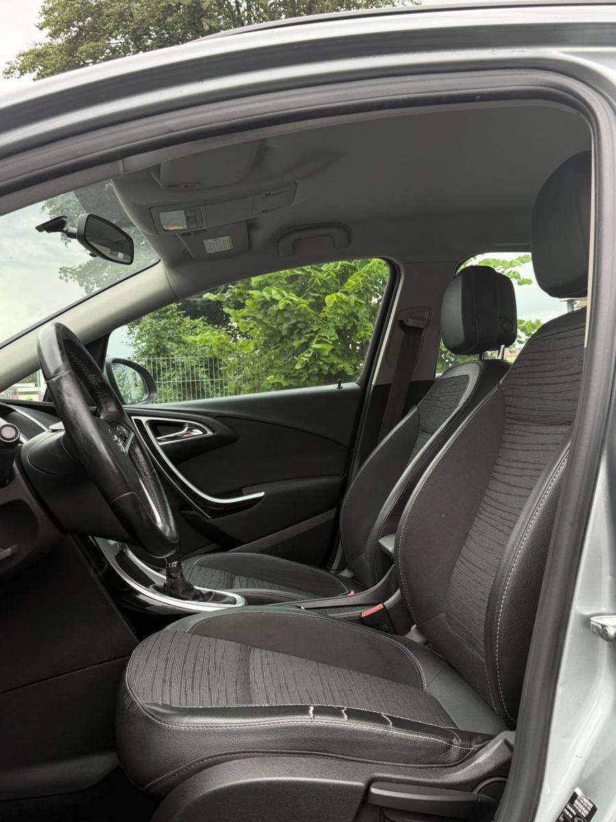 Opel Astra 2014 — photo 16