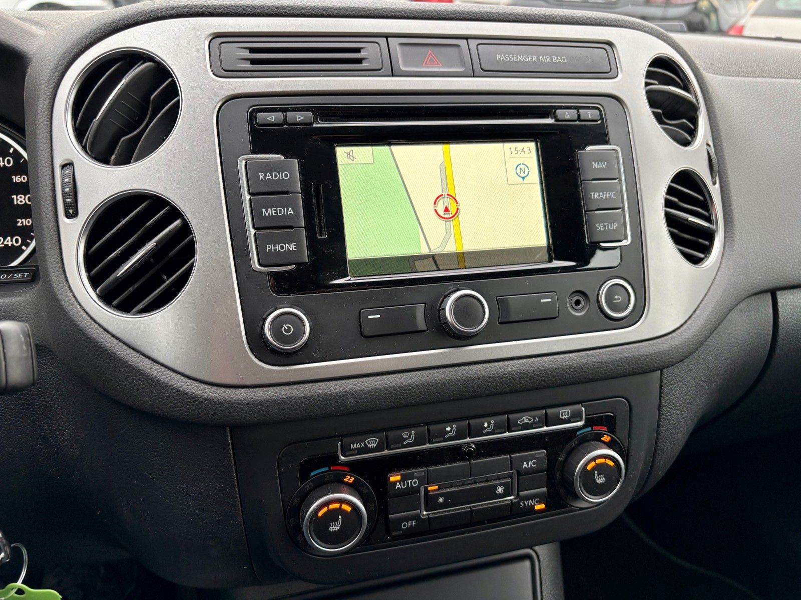 Fahrzeugabbildung Volkswagen Tiguan 1.4 TSI Cup Sport & Style Navi SPORTSITZE