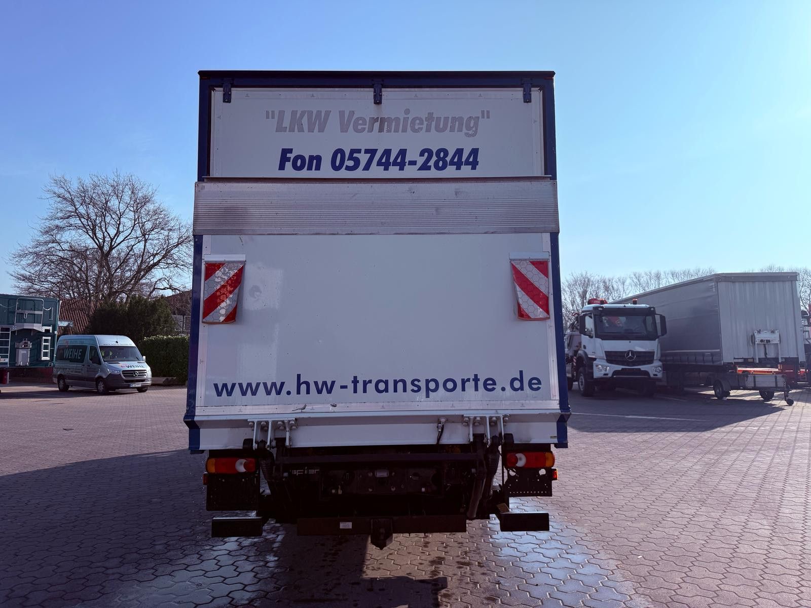 Fahrzeugabbildung Iveco EEV 80E22 EuroCargo Koffer mit Ladebordwand 1T
