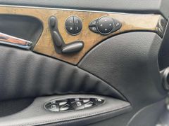 Fahrzeugabbildung Mercedes-Benz E 350 E 350 4Matic Distronic Lenkrad/ Standheizu