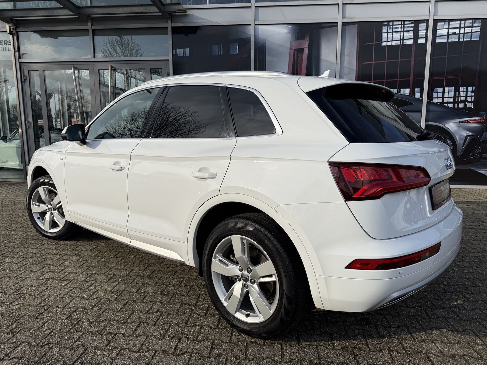 Fahrzeugabbildung Audi Q5 40 TDI qu. Sport S-LINE|NAVI|R-KAMERA|PANO