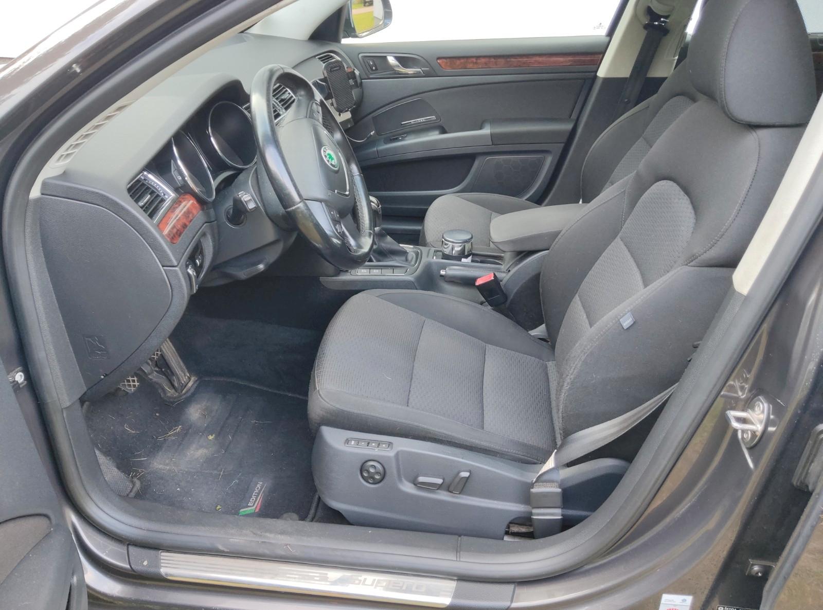 Skoda Superb 2011 — photo 6