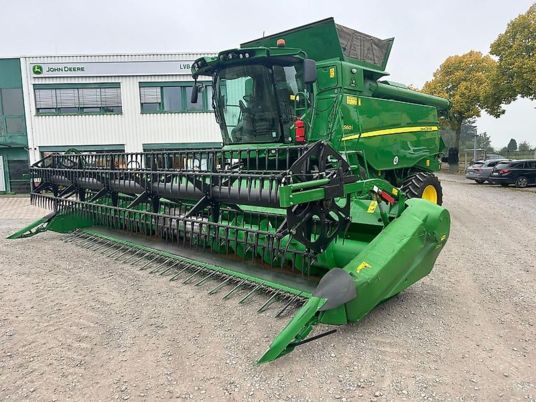 John Deere T560