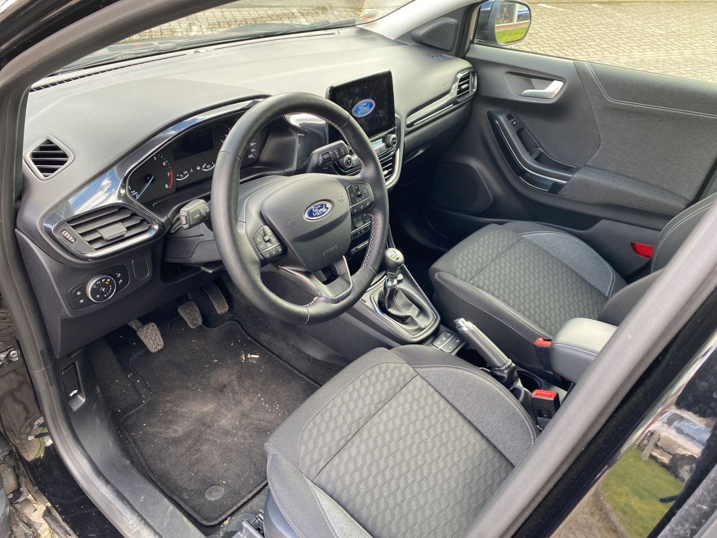 Fahrzeugabbildung Ford Puma Titanium 1.0 EcoBoost, Navi, Ganzjahresreif