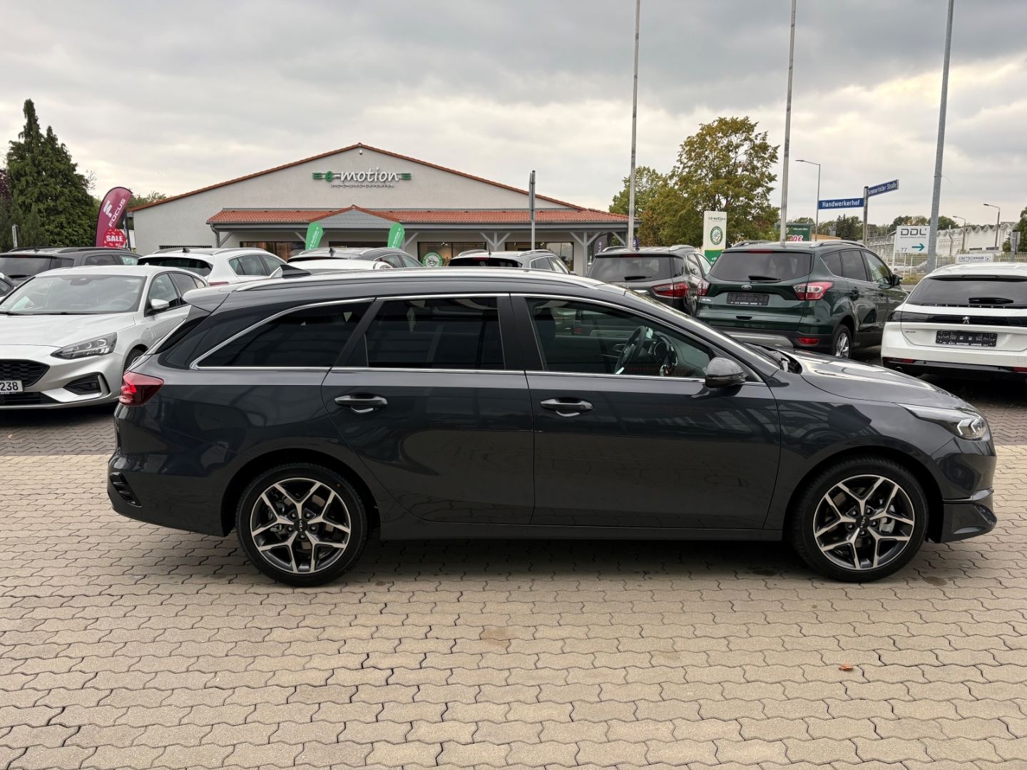 Fahrzeugabbildung Kia Ceed_sw Ultimate 1.5 T-GDI Mild-Hybrid P8, P9