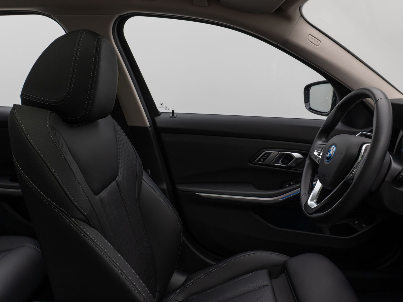 Fahrzeugabbildung BMW 320e Sport Line Panorama DAB CockPitPr PDC Alarm
