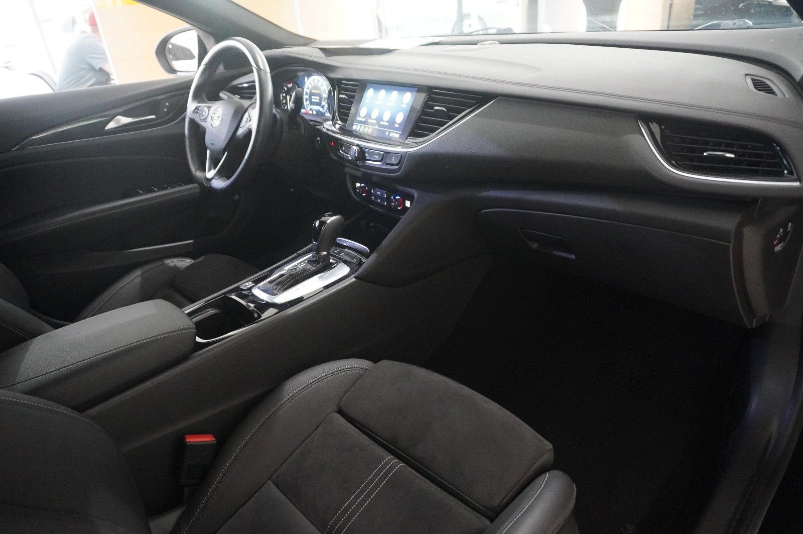 Fahrzeugabbildung Opel Insignia B ST 2.0D ULTIMATE NAVI/LED/OPC/VIRTU.