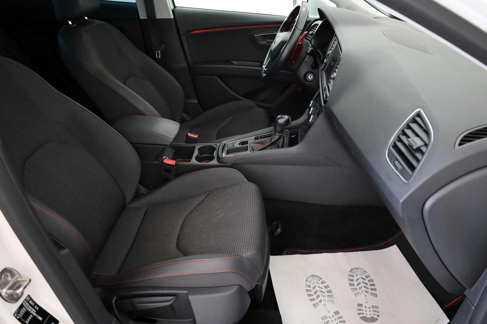 Fahrzeugabbildung SEAT Leon FR T.Leder,Navi,LED,ACC,Apple CarPlay,SD,SH