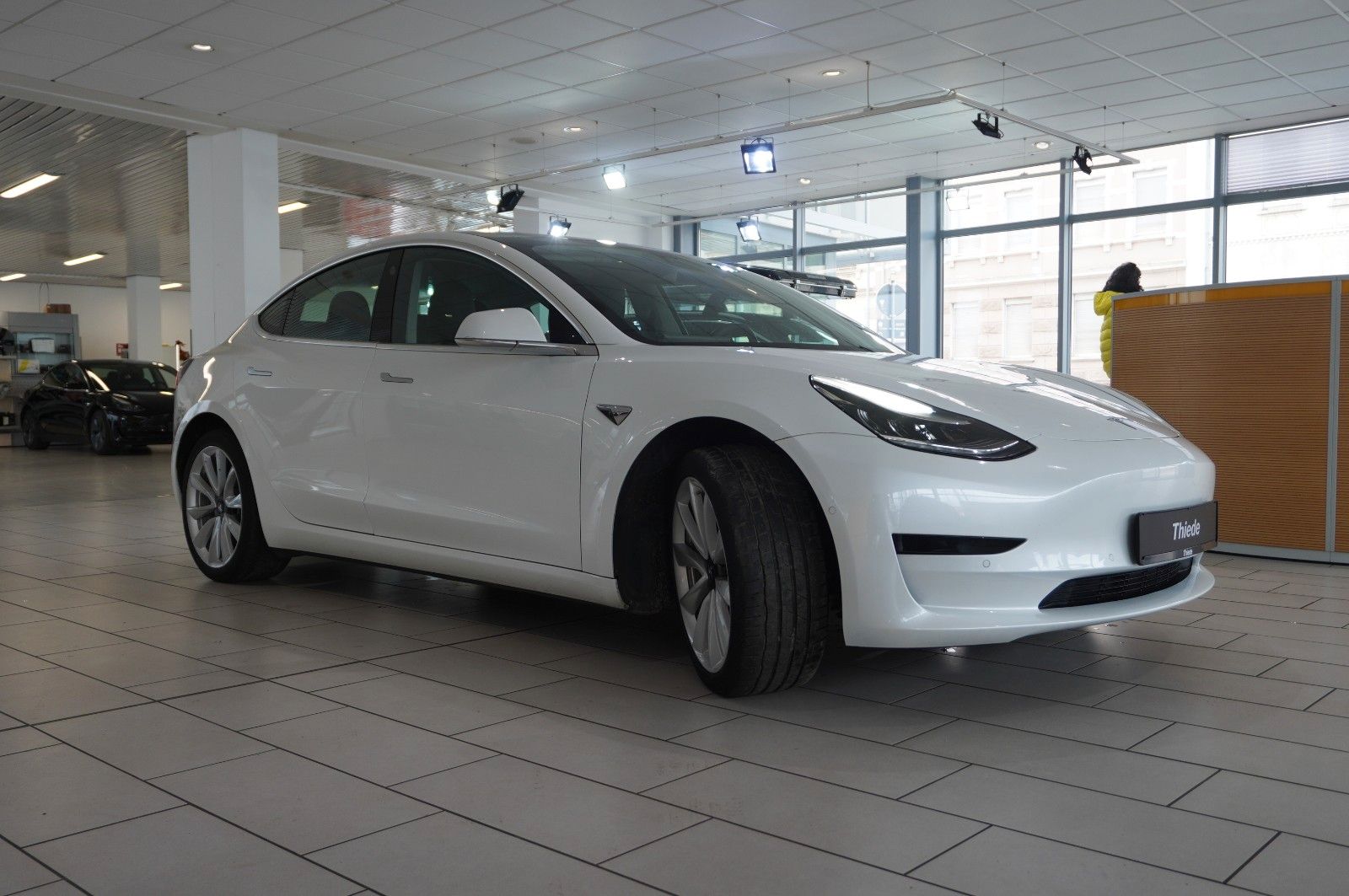 Fahrzeugabbildung Tesla Model 3 Standard Range Plus NAVI/KAMERA/SH/PANO