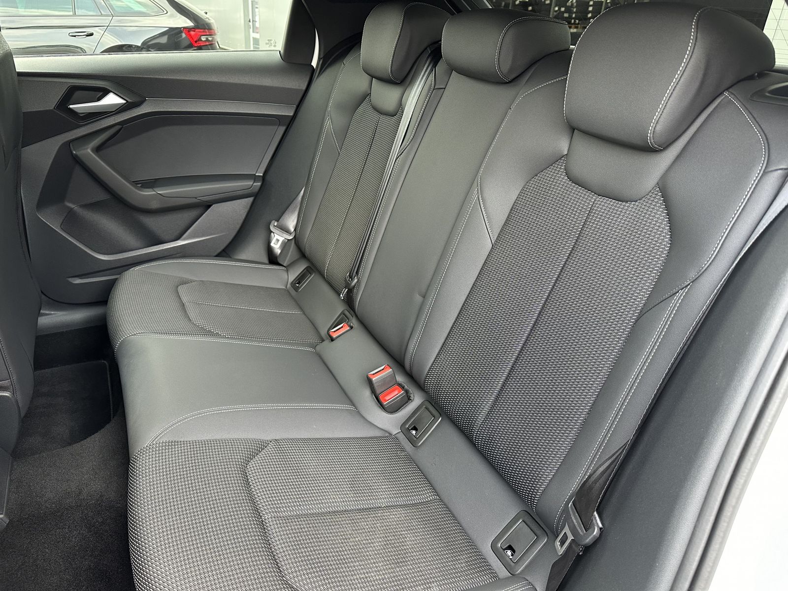 Fahrzeugabbildung Audi A1 35 TFSI S-Line Aut. NAV+LED+KAMERA+DIGDISPLAY