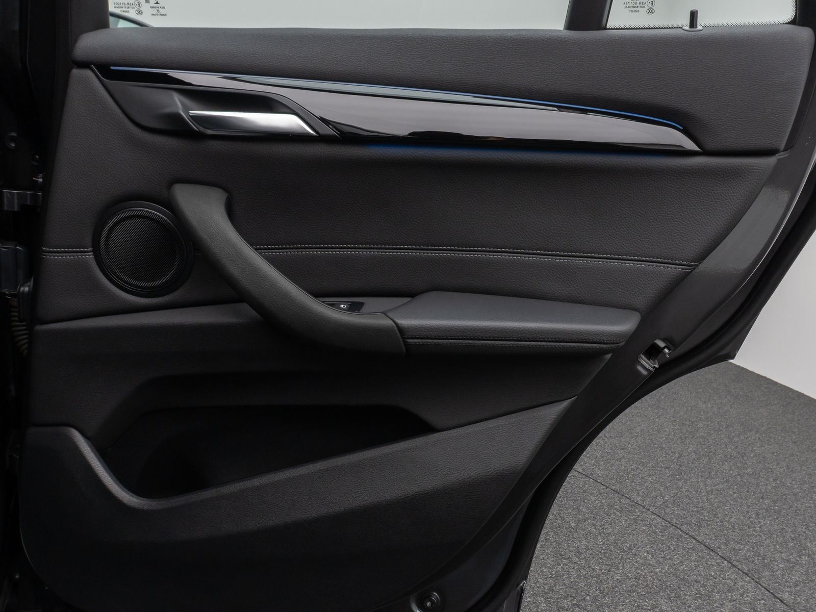 Fahrzeugabbildung BMW X1 xD25e SportLine Kamera HUD DAB HiFi AHK Alarm