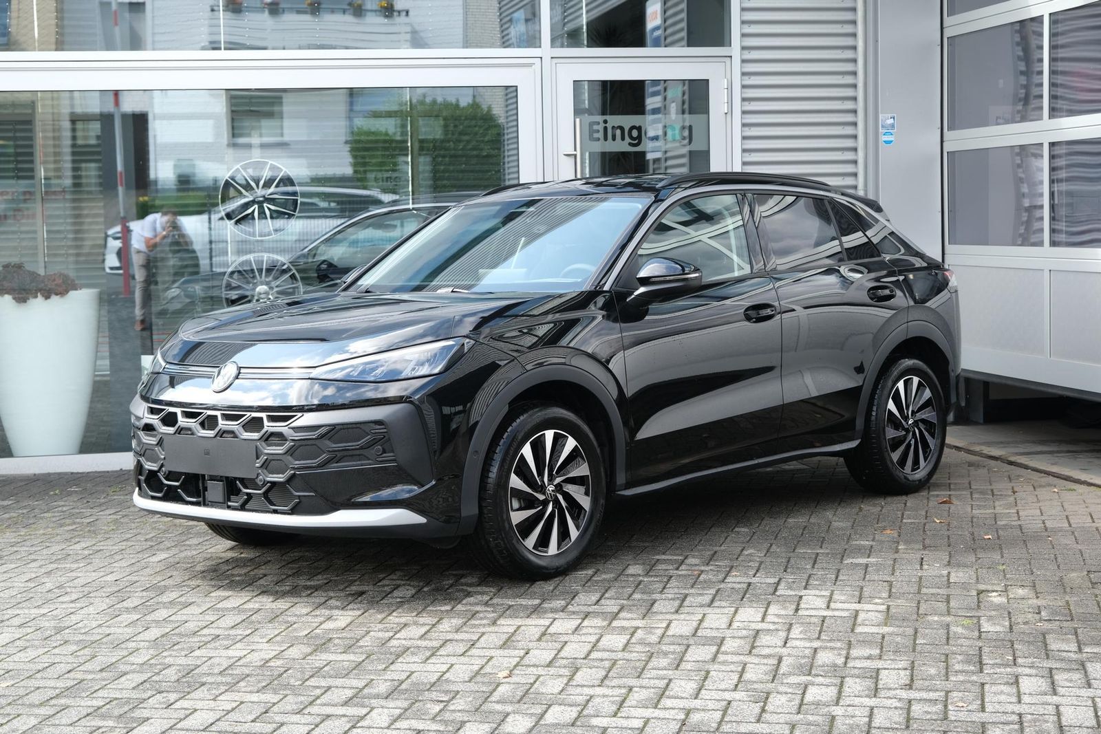 Volkswagen T-Roc 1.5 eTSI Life DSG AHK ACC LED App-Navi ...
