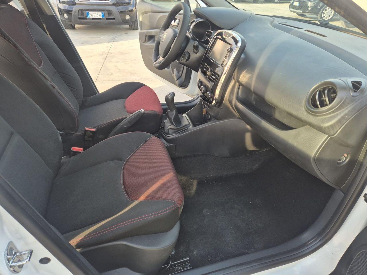 Renault Clio 2015 — interior
